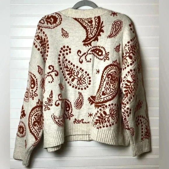 a.n.a NWT Cardigan Sweater Size XXL Button Up Red Paisley Cropped Paisley Comfy - Picture 7 of 10